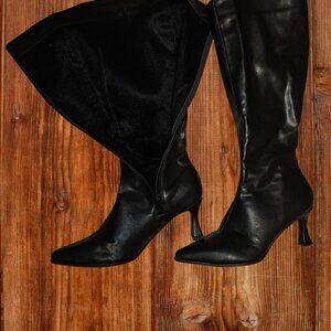 Ladies Gently Used Black Leather Boots.